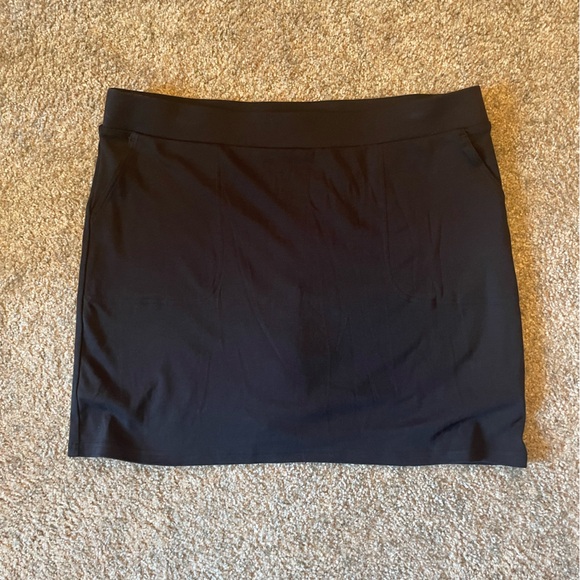 Black Stretch Skort with Pockets - Picture 4 of 4